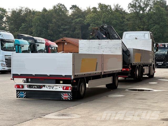 Scania R450 6x2 LL & Fliegl/ FASSI 155A LK Glastr. Camion plateau