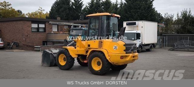Schäffer 2428 SLT Fahrerschutzkabine , Gabel , Schaufel Tracteur