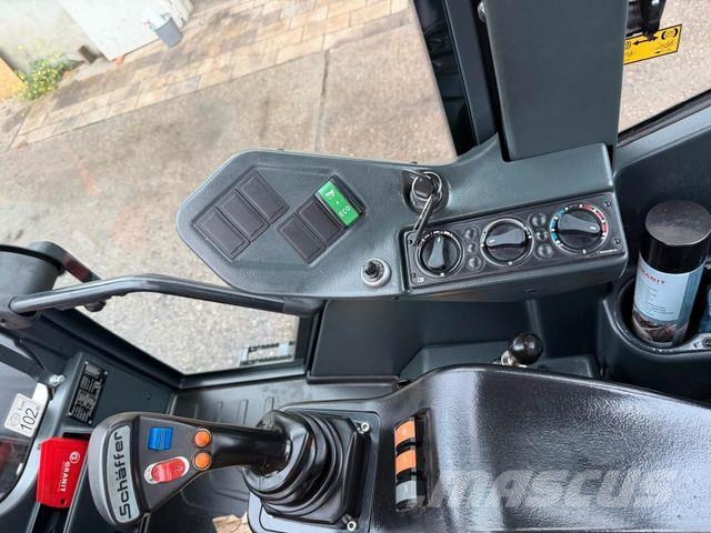 Schäffer 8620T / nur 2.717h / Schaufel & Gabel Gumikerekes homlokrakodók