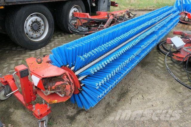 Schmidt CJS 914 Super, Kehrbesen, 4,2m breit Kāpurķēžu buldozeri