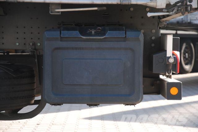 Schmitz Cargobull Lifting axle, excellent condition Тентованные полуприцепы