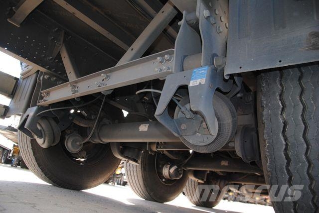Schmitz Cargobull Lifting axle, excellent condition Тентованные полуприцепы