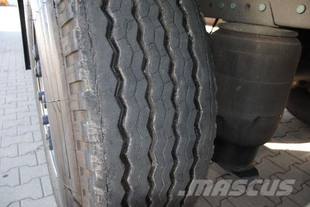 Schmitz Cargobull Lifting axle, excellent condition Тентованные полуприцепы