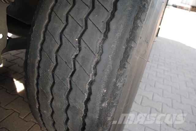 Schmitz Cargobull Lifting axle, excellent condition Тентованные полуприцепы