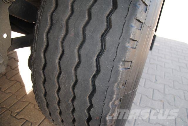 Schmitz Cargobull Lifting axle, excellent condition Тентованные полуприцепы