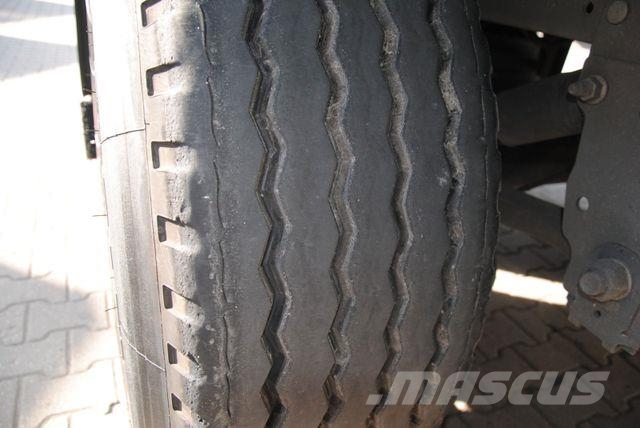 Schmitz Cargobull Lifting axle, excellent condition Тентованные полуприцепы