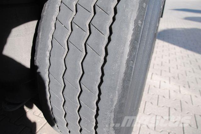 Schmitz Cargobull Lifting axle, excellent condition Тентованные полуприцепы