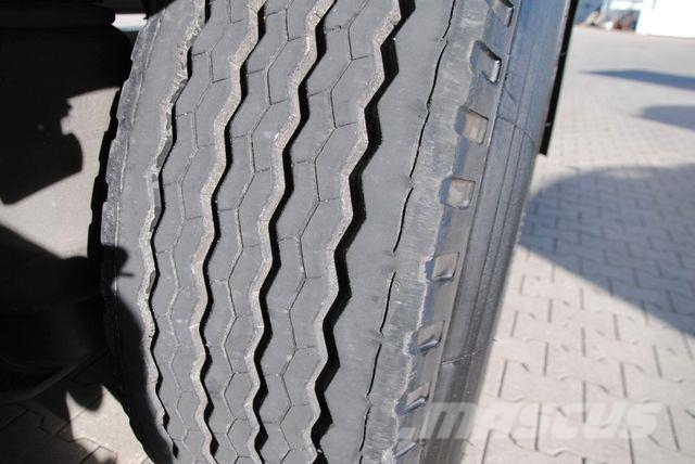 Schmitz Cargobull Lifting axle, excellent condition Тентованные полуприцепы