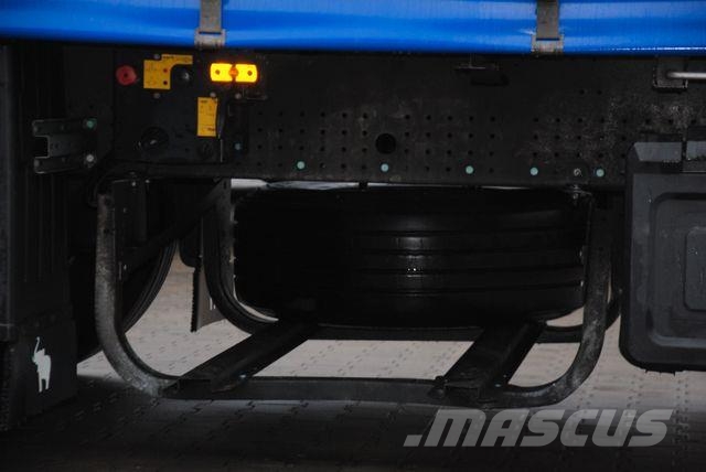 Schmitz Cargobull New tarpaulin, lifting axle 侧帘半挂车