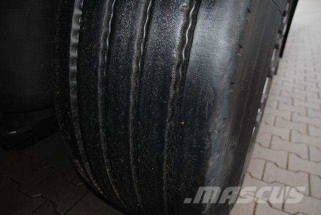 Schmitz Cargobull New tarpaulin, lifting axle 侧帘半挂车