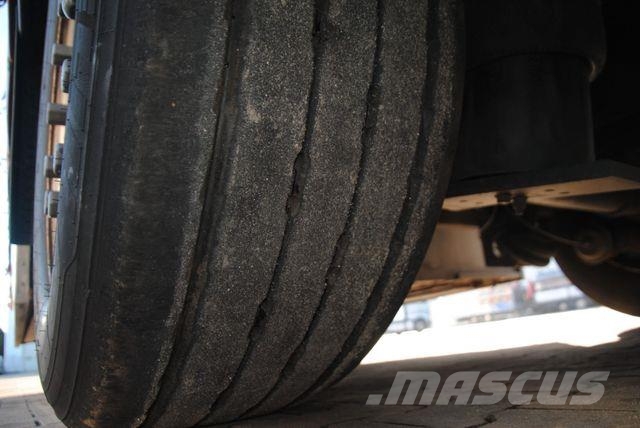 Schmitz Cargobull Varios mega, lifting axle 侧帘半挂车