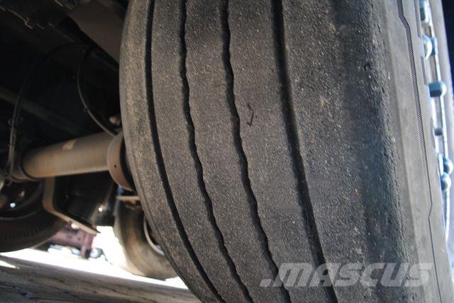 Schmitz Cargobull Varios mega, lifting axle 侧帘半挂车