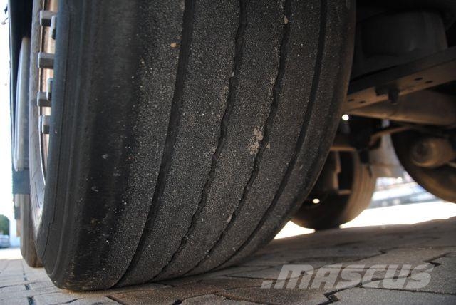 Schmitz Cargobull Varios mega, lifting axle 侧帘半挂车
