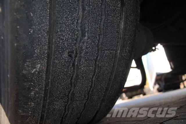 Schmitz Cargobull Varios mega, lifting axle 侧帘半挂车
