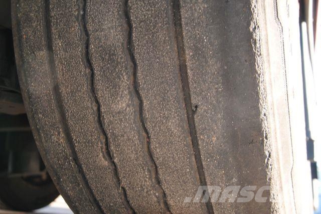 Schmitz Cargobull Varios mega, lifting axle 侧帘半挂车