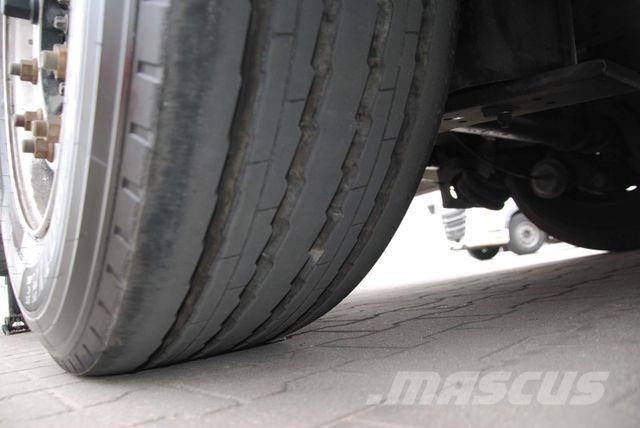 Schmitz Cargobull Varios mega, lifting axle, lifting roof 侧帘半挂车