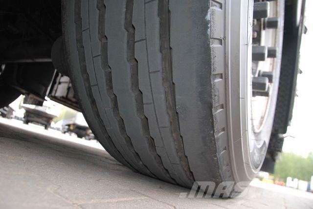Schmitz Cargobull Varios mega, lifting axle, lifting roof 侧帘半挂车
