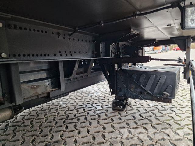 Schmitz Cargobull ZKO 18 / Ladebordwand Koel-vries trailer