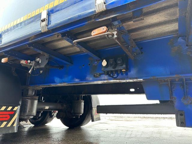 Schwarzmüller J SERIE 3 ACHS VORBEREITUNG FÜR MITNAHMESTAPLER Plachtové návesy