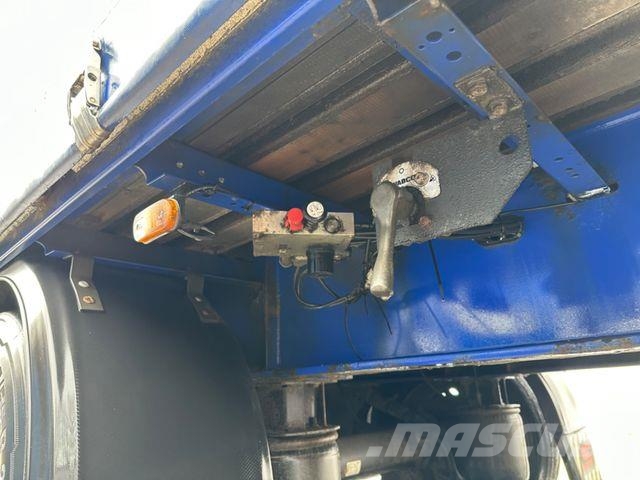 Schwarzmüller J SERIE 3 ACHS VORBEREITUNG FÜR MITNAHMESTAPLER Plachtové návesy