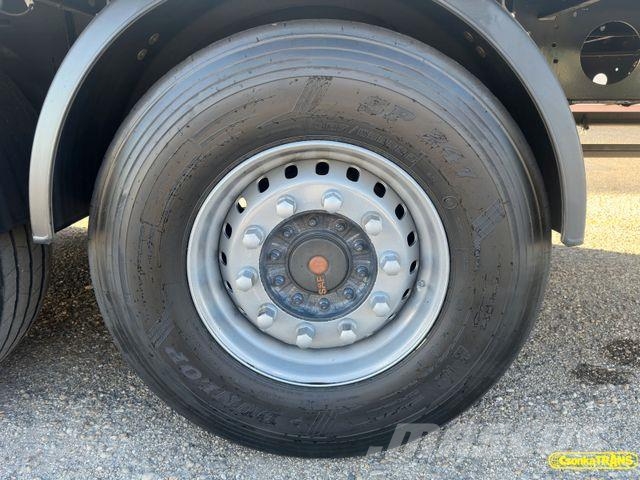 Schwarzmüller J-SERIE, STANDARD ,Lift Axle, Ultralight 5490 KG نصف مقطورات بباب جانبي