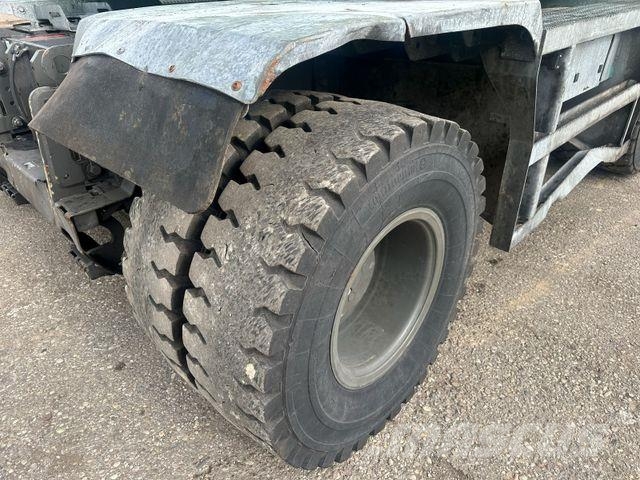 Sennebogen 730E Wheeled excavators