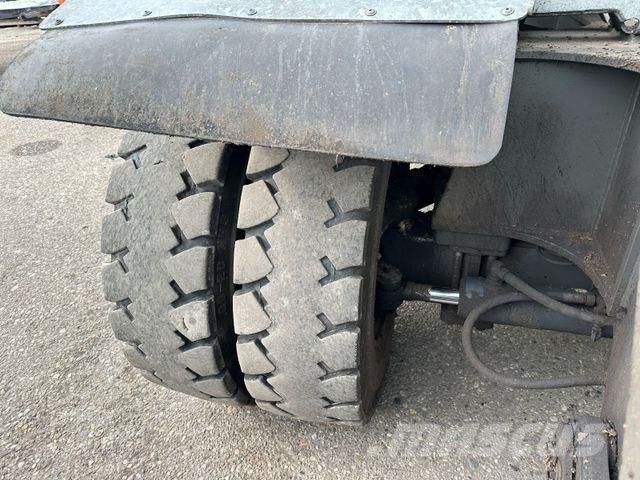Sennebogen 730E Wheeled excavators