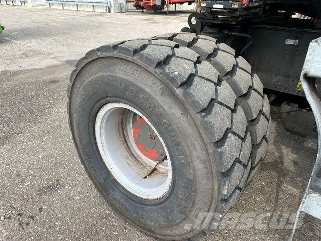 Sennebogen 730E Wheeled excavators