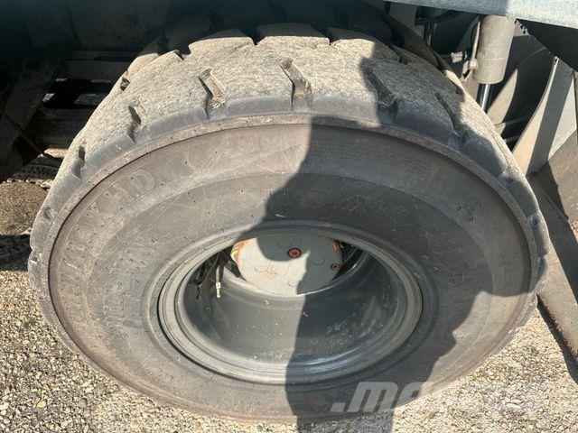 Sennebogen 730E Wheeled excavators