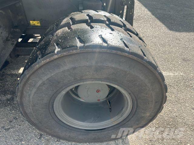 Sennebogen 730E Wheeled excavators