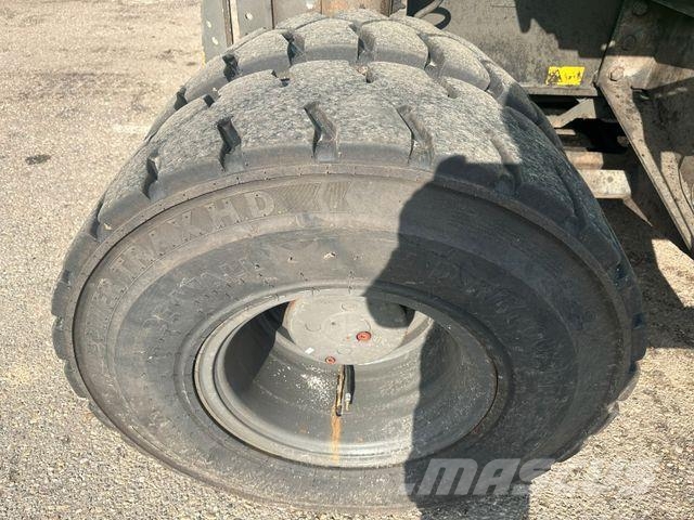 Sennebogen 730E Wheeled excavators