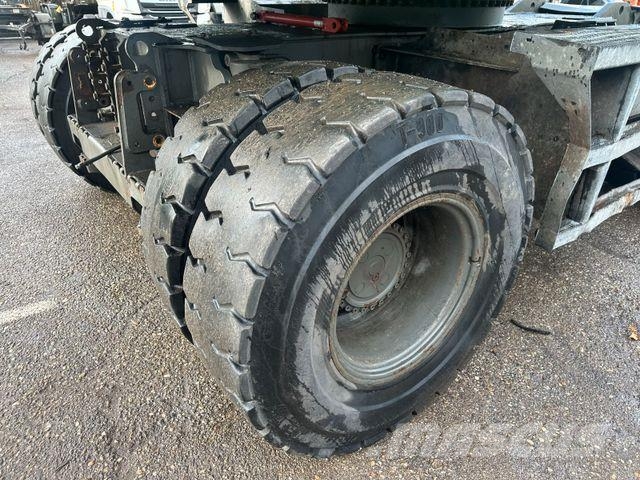 Sennebogen 735E Wheeled excavators