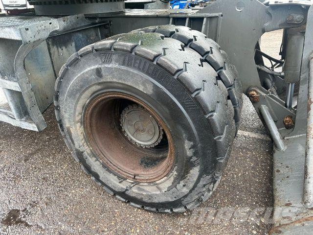 Sennebogen 735E Wheeled excavators