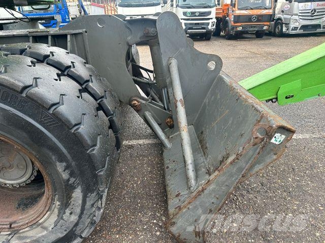 Sennebogen 735E Wheeled excavators