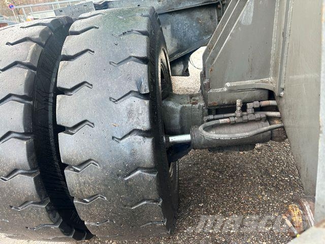 Sennebogen 735E Wheeled excavators