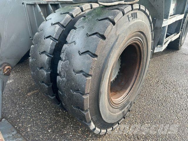 Sennebogen 735E Wheeled excavators