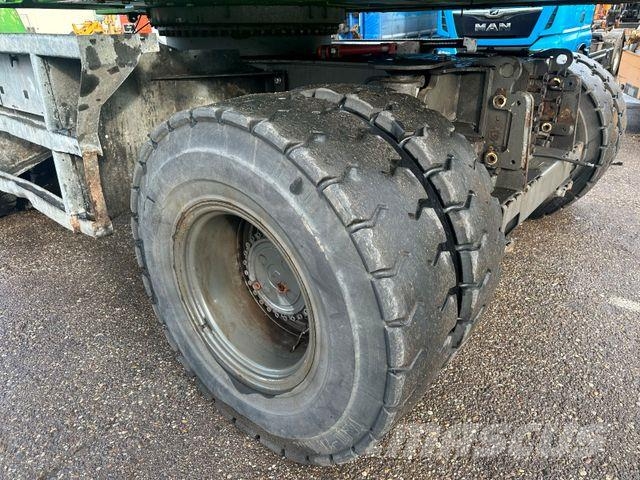 Sennebogen 735E Wheeled excavators