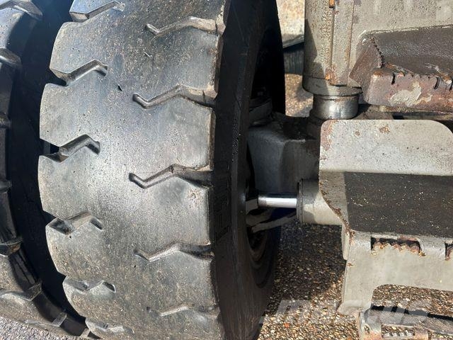 Sennebogen 735E Wheeled excavators