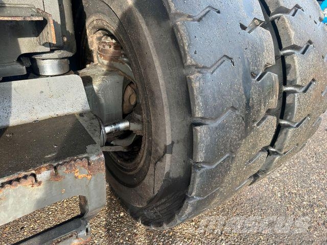 Sennebogen 735E Wheeled excavators