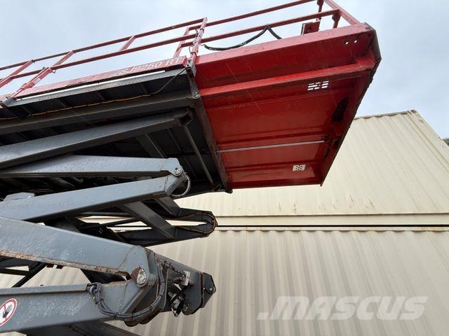 SkyJack SJ9250RT 4x4 / 17.2 Meter / 2015 BJ Scheren-Arbeitsbühnen