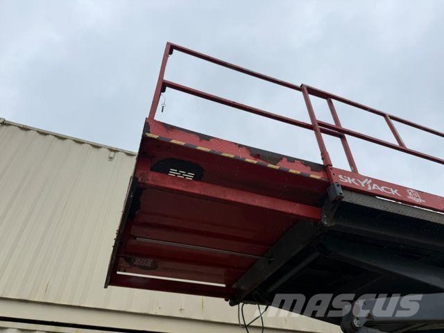 SkyJack SJ9250RT 4x4 / 17.2 Meter / 2015 BJ Scheren-Arbeitsbühnen