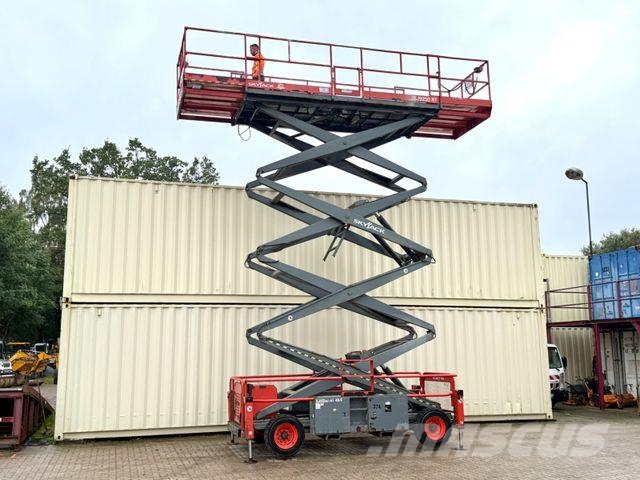 SkyJack SJ9250RT 4x4 / 17.2 Meter / 2015 BJ Scheren-Arbeitsbühnen