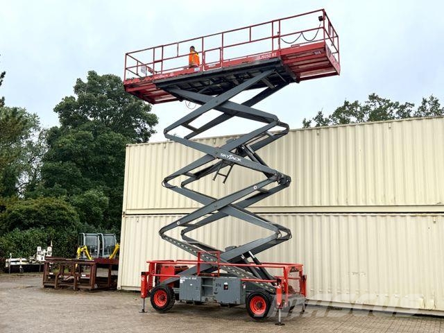 SkyJack SJ9250RT 4x4 / 17.2 Meter / 2015 BJ Scheren-Arbeitsbühnen