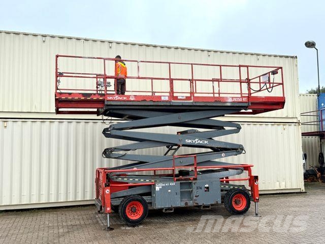 SkyJack SJ9250RT 4x4 / 17.2 Meter / 2015 BJ Scheren-Arbeitsbühnen