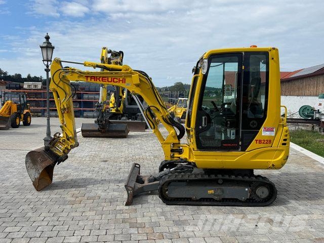 Takeuchi TB 228 mit Powertilt Minigraafmachines < 7t
