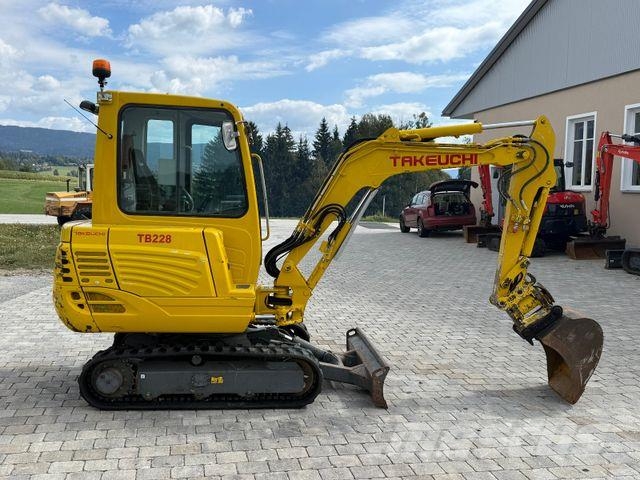 Takeuchi TB 228 mit Powertilt Minigraafmachines < 7t