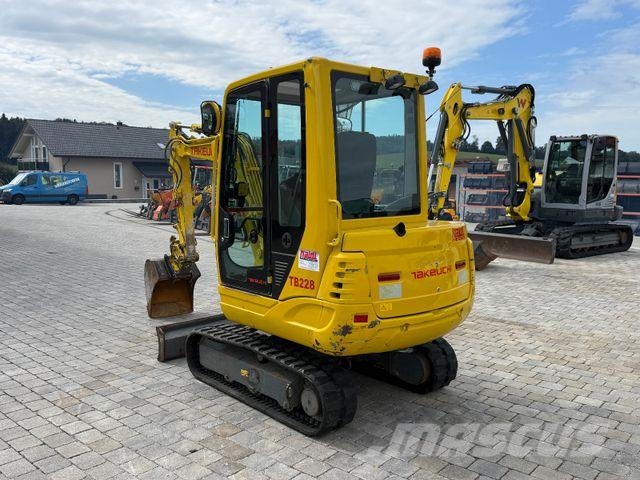 Takeuchi TB 228 mit Powertilt Minigraafmachines < 7t