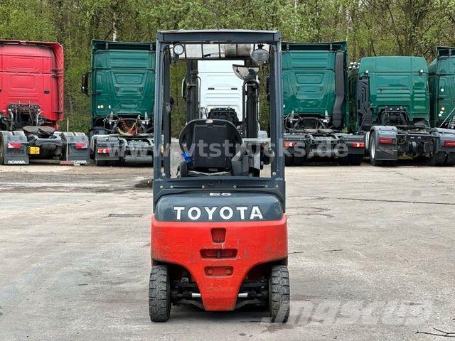 Toyota 8FBMK 16T 48V Річ-трак із високим підйомом