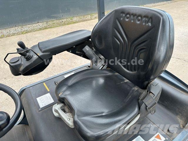 Toyota 8FBMK 16T 48V Річ-трак із високим підйомом