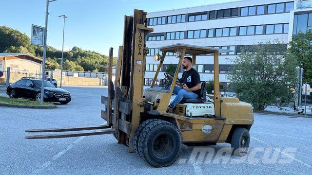 Toyota GELÄNDESTAPLER Terenski viličar